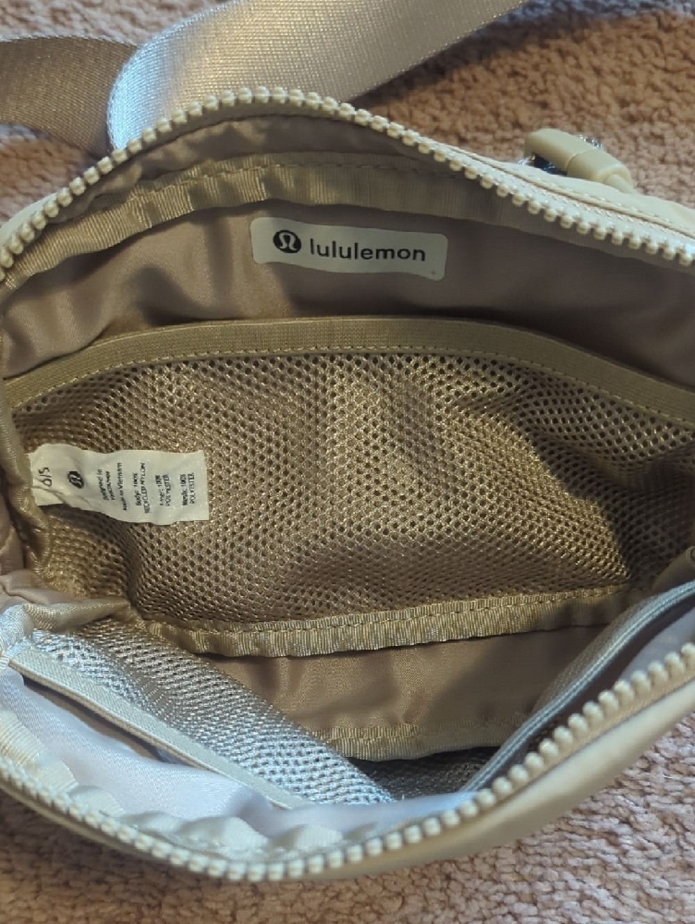 lululemon athletica Everywhere Belt Bag - Picture 3 of 5